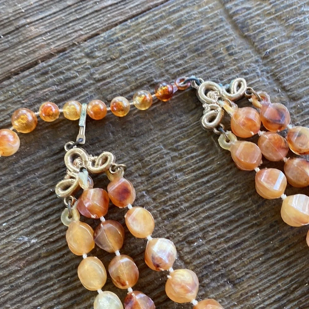 Vintage costume jewelry layer necklace plastic stones. Rustic retro 50’s 60’s - Picture 2 of 5